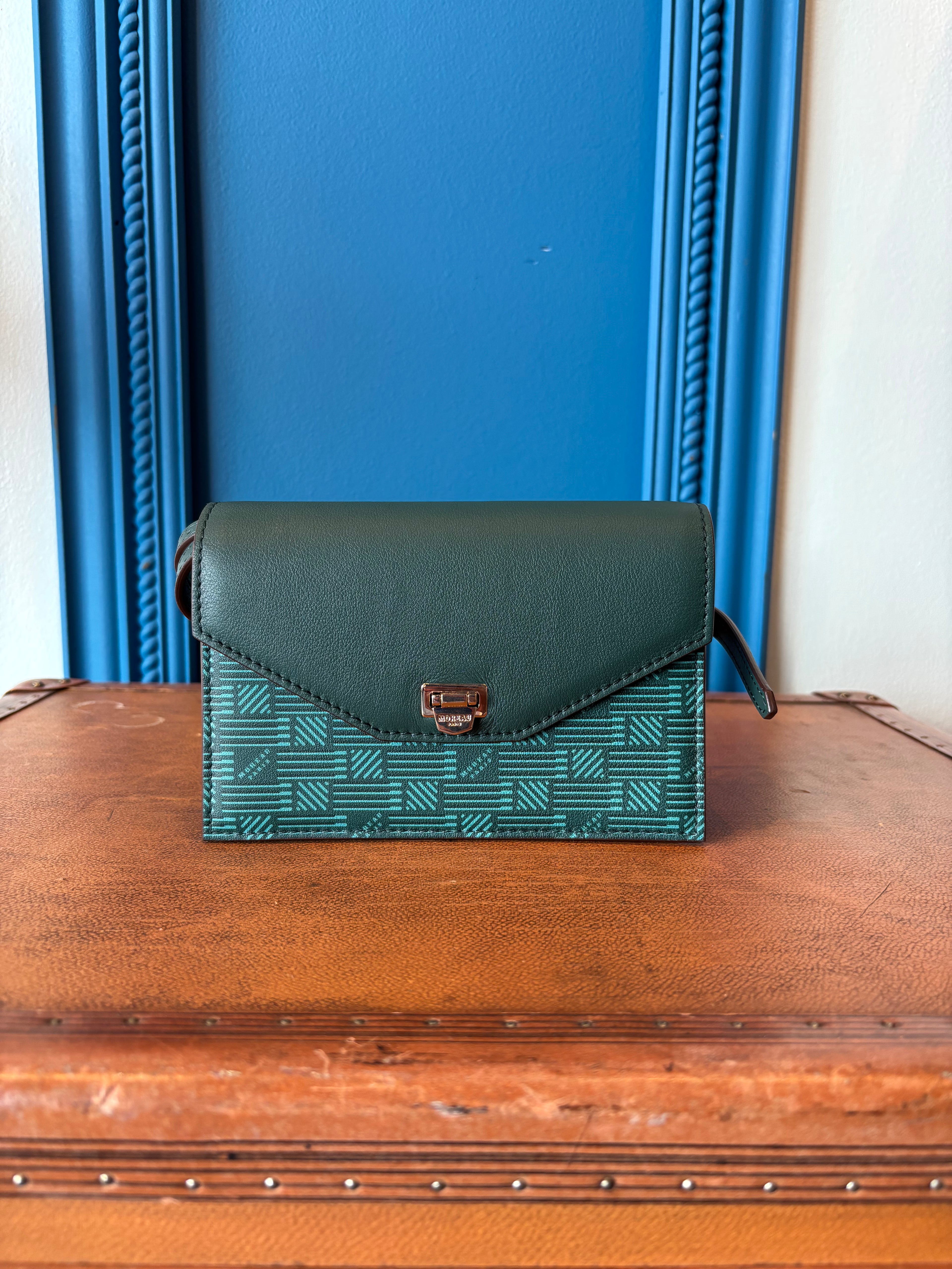 CROSSBODY FLAP