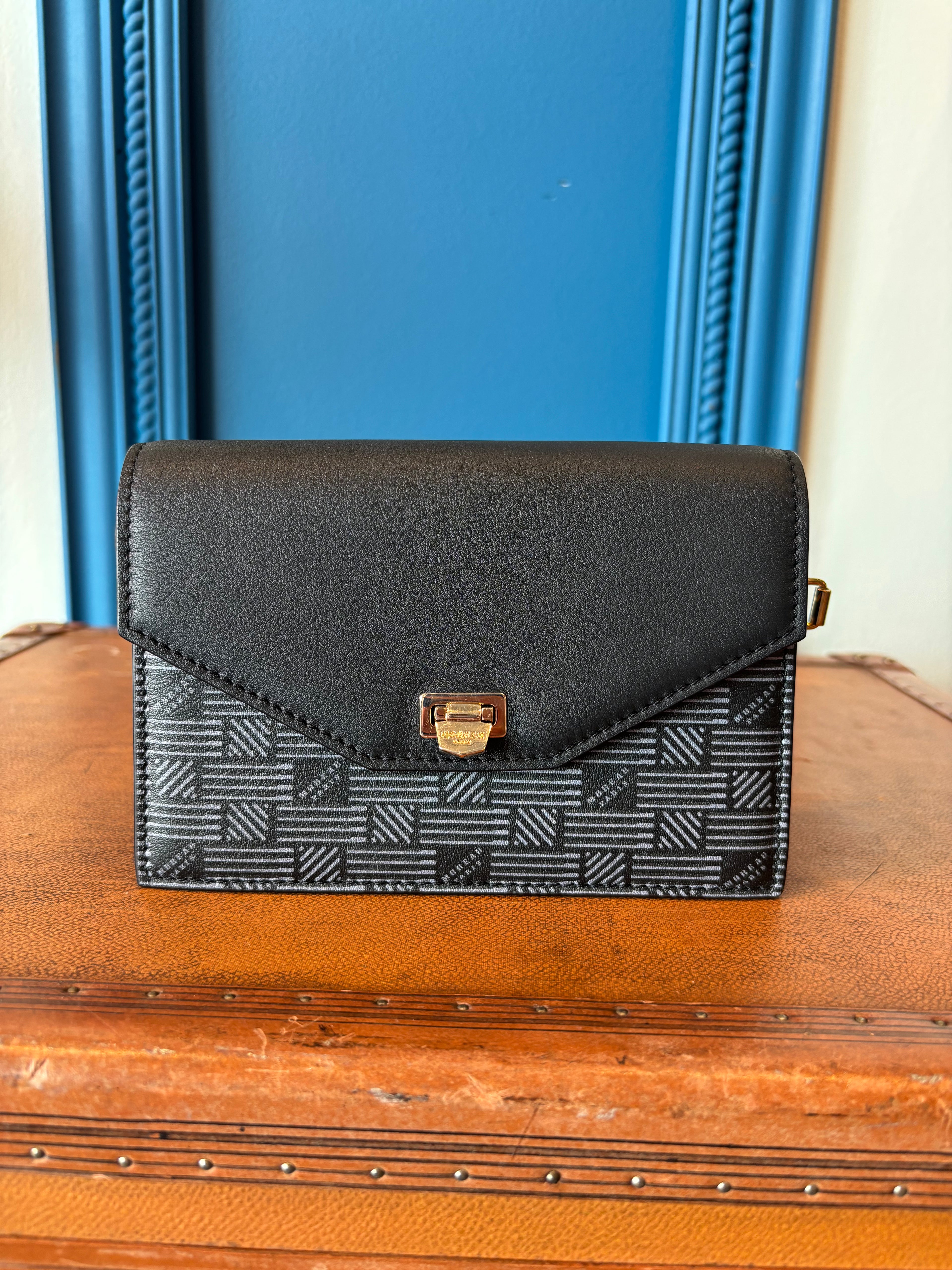 CROSSBODY FLAP