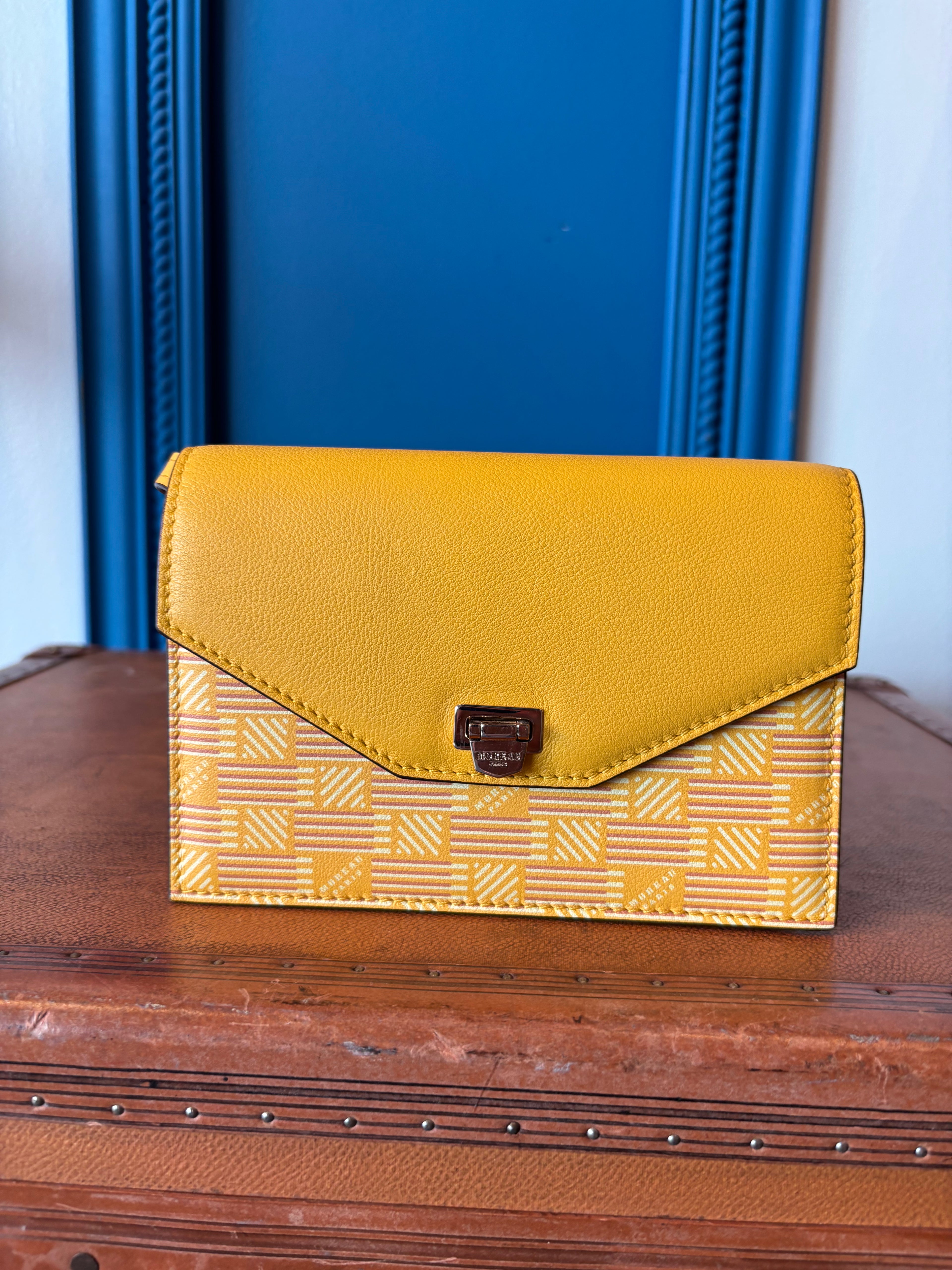 CROSSBODY FLAP