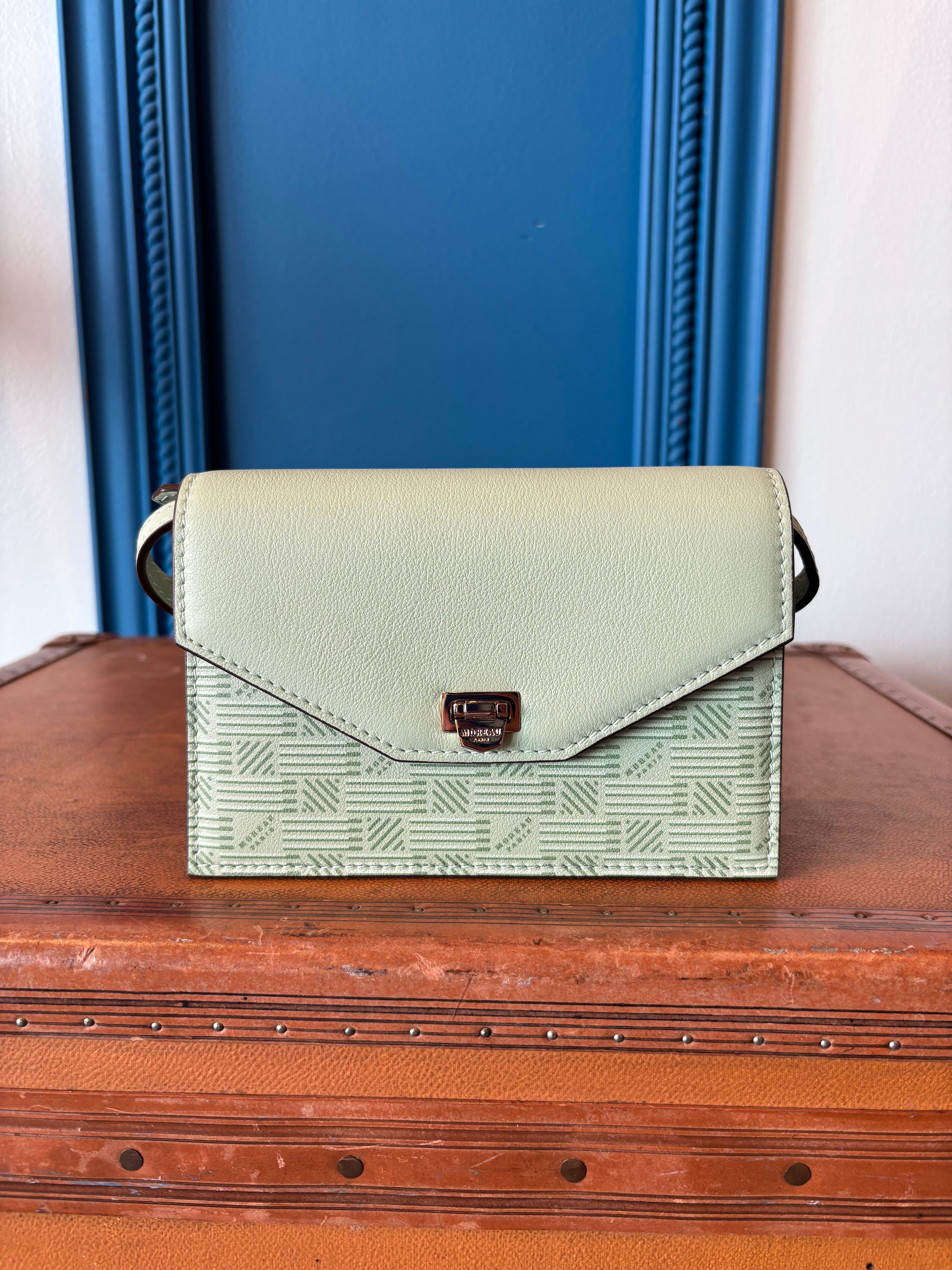 CROSSBODY FLAP