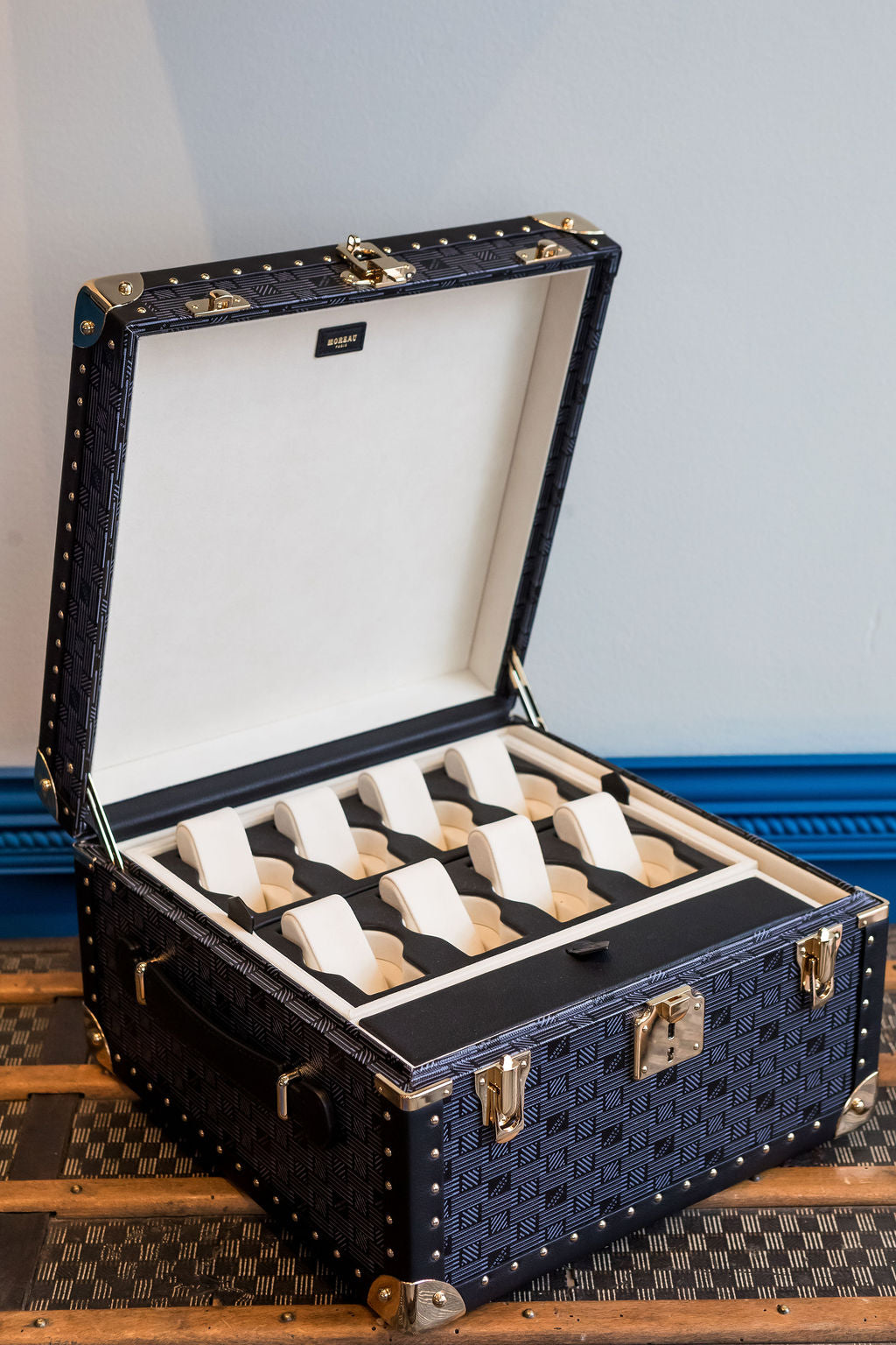 16 WATCH TRUNK